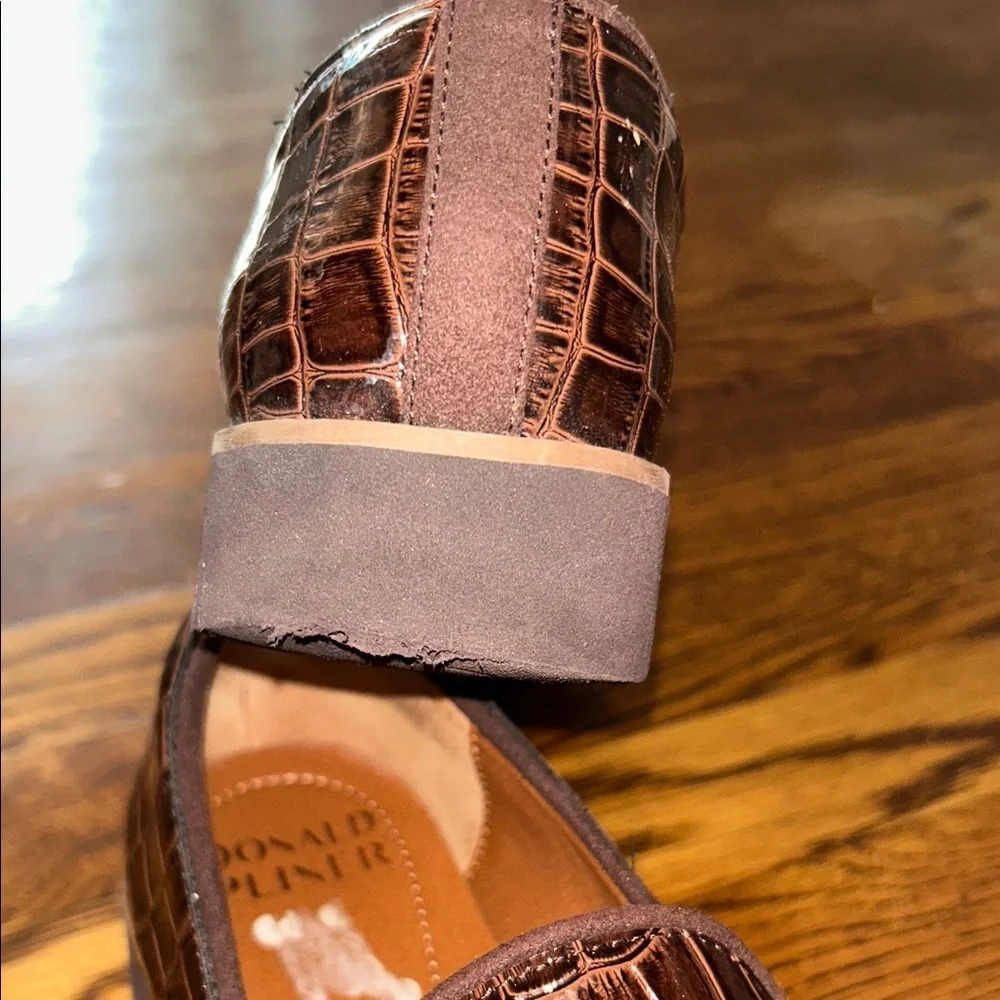 Donald Pliner Croc Embossed Leather Loafers – Women’s 8.5